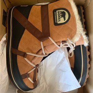 Sorel Glacy Explorer Shortie Boots - Size 12